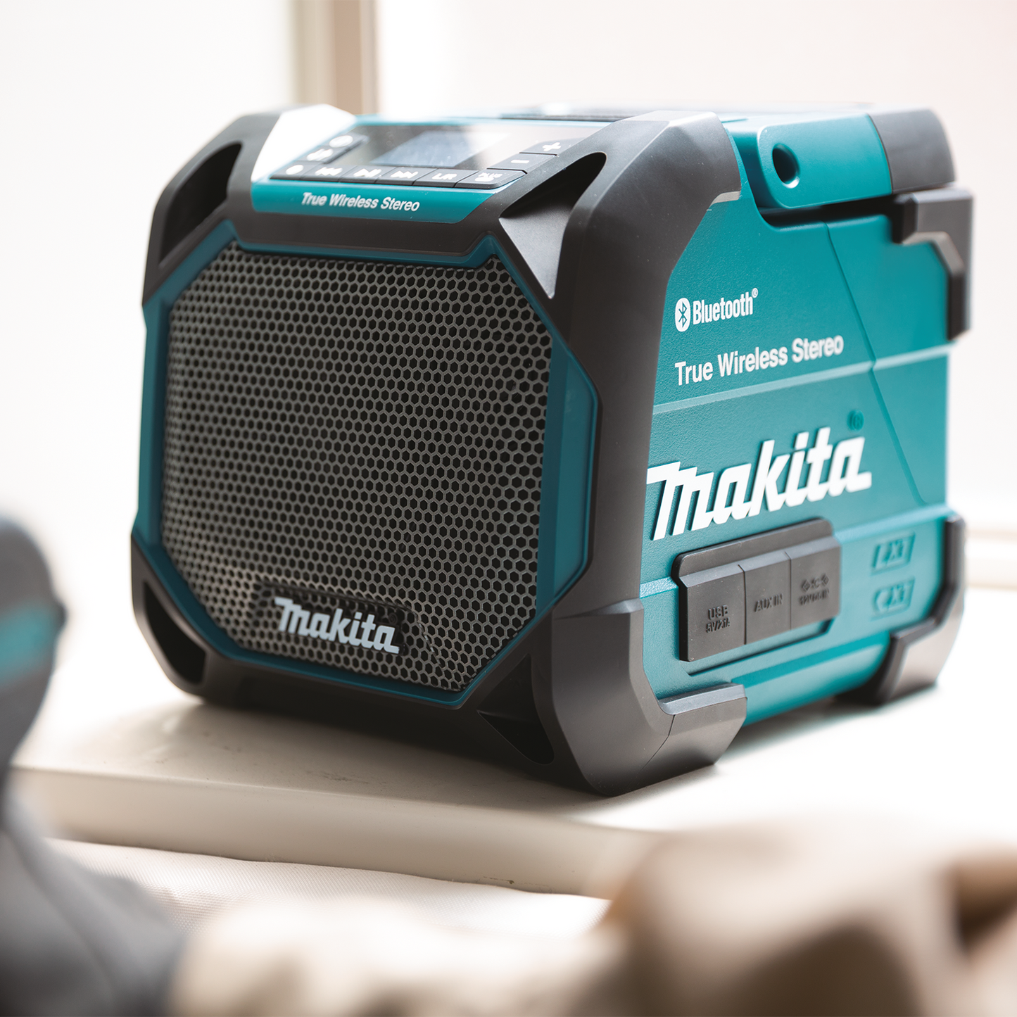 Makita XRM11 18V LXT® / 12V max CXT® Lithium‑Ion Cordless/Corded Bluetooth® Job Site Speaker, Tool Only