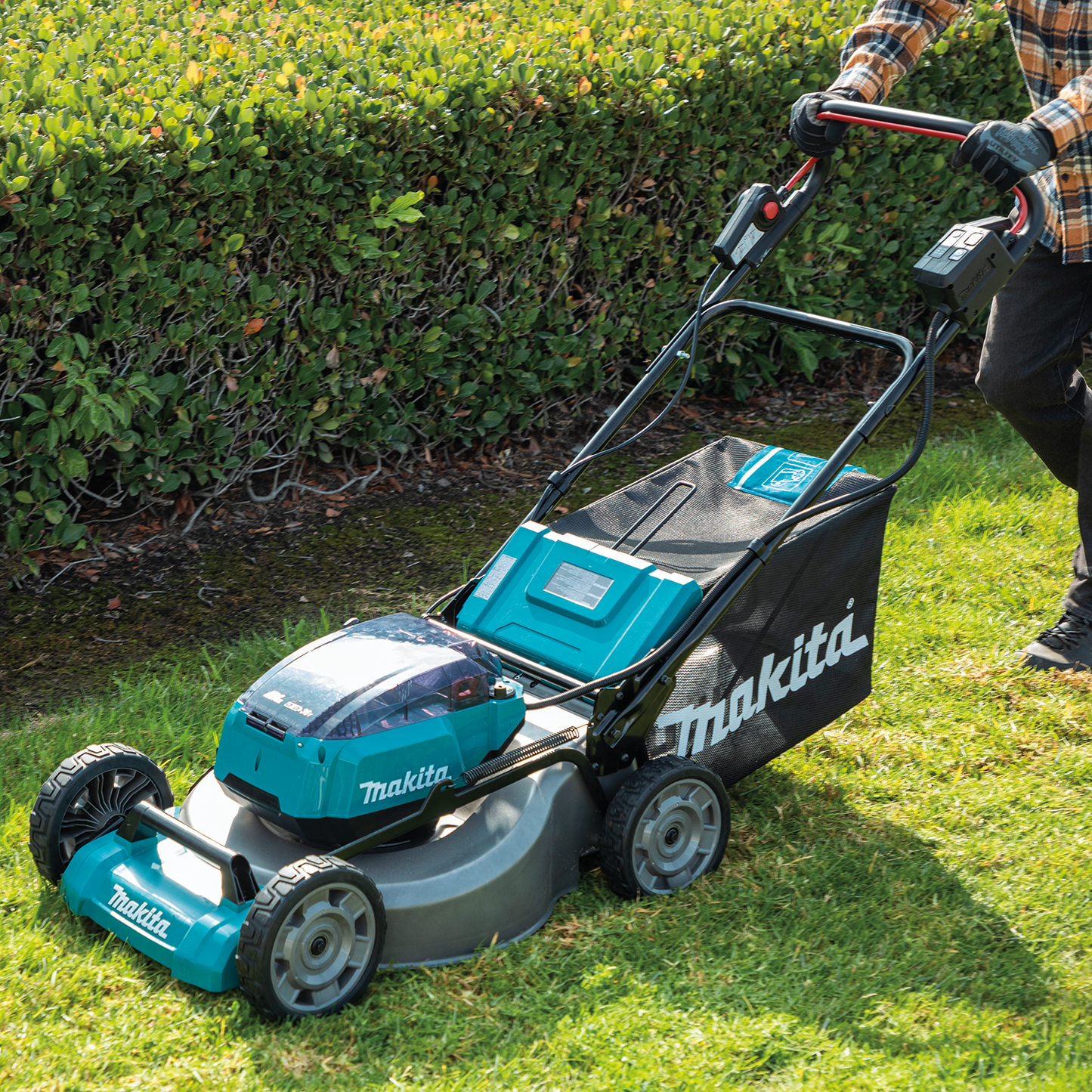 Makita XML07PT1 36V (18V X2) LXT® Brushless 21" Commercial Lawn Mower Kit with 4 Batteries (5.0Ah)