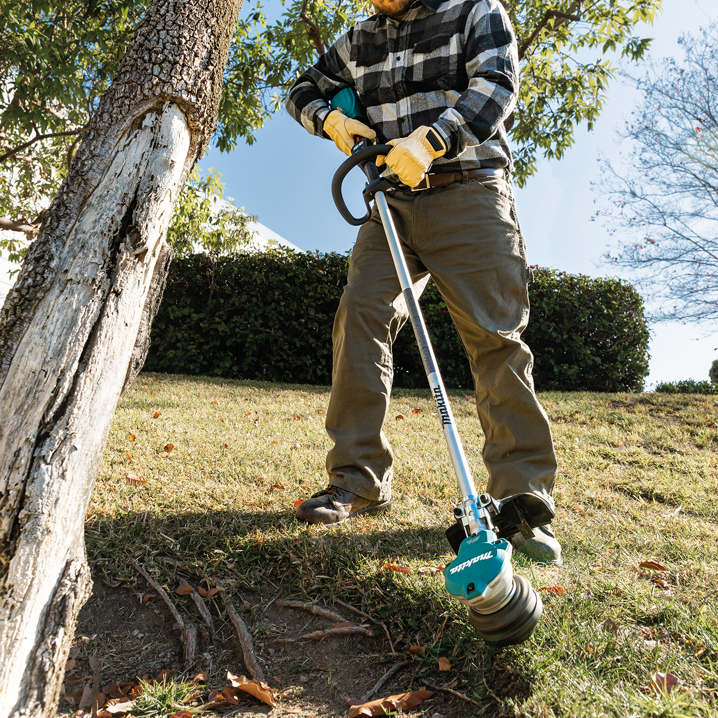 Makita GRU01M1 40V max XGT® Brushless Cordless 15" String Trimmer Kit (4.0Ah)