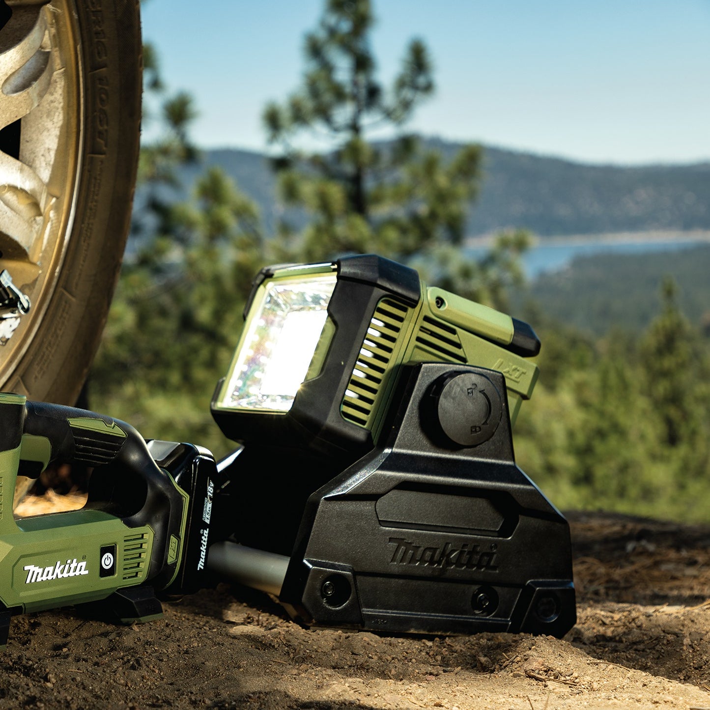 Makita ADML811 Outdoor Adventure™ 18V LXT® Cordless/Corded L.E.D. Area Light, Light Only