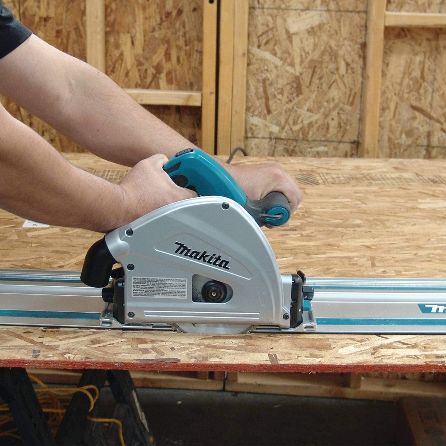 Makita SP6000J1 6 1/2" Plunge Circular Saw Kit, With Stackable Tool Case And 55" Guide Rail