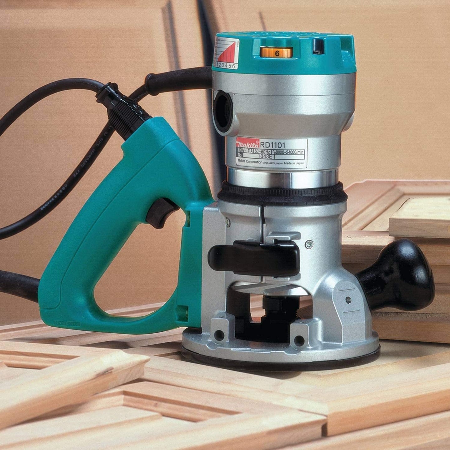 Makita RD1101 2‑1/4 HP* D‑Handle Router