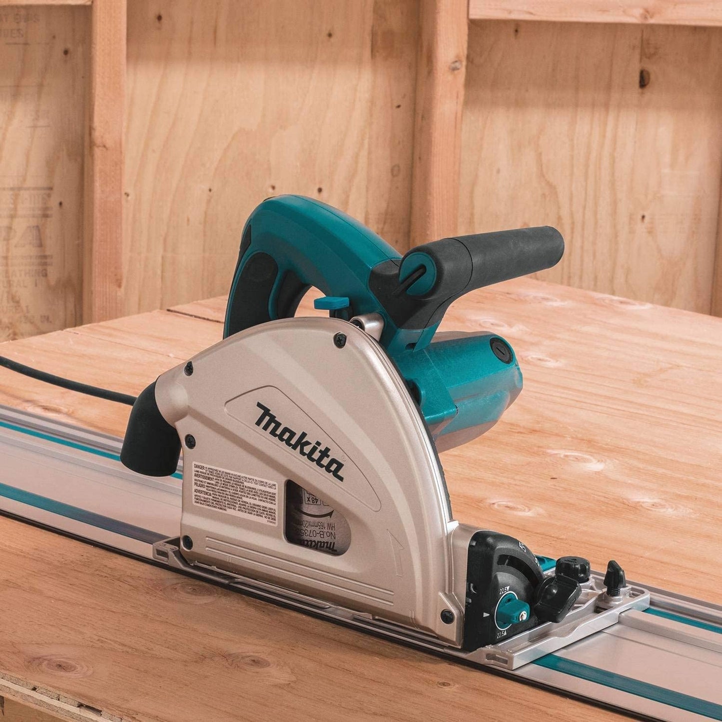 Makita SP6000J 6‑1/2" Plunge Circular Saw, with Stackable Tool Case