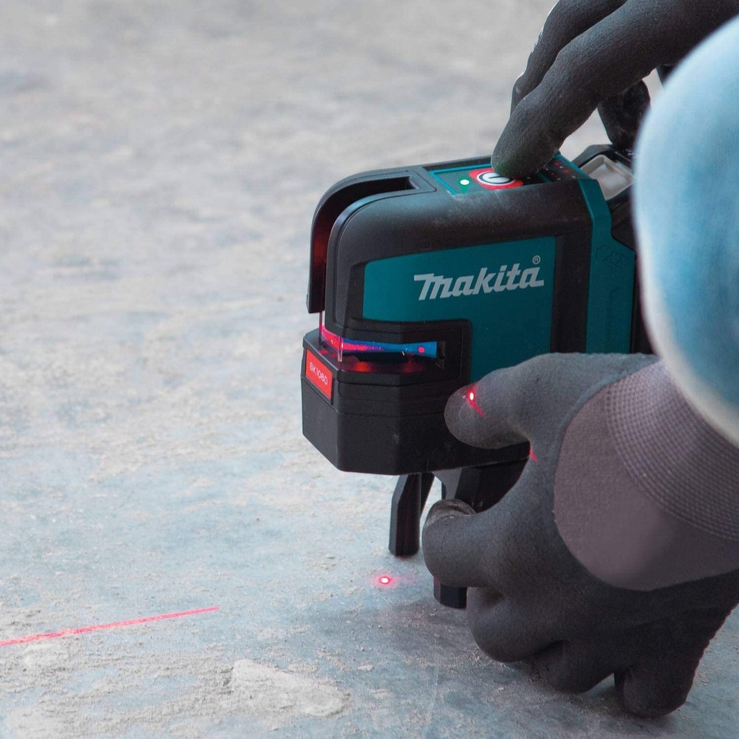 Makita SK106DNAX 12V max CXT® Lithium‑Ion Cordless Self‑Leveling Cross‑Line/4‑Point Red Beam Laser Kit (2.0Ah)