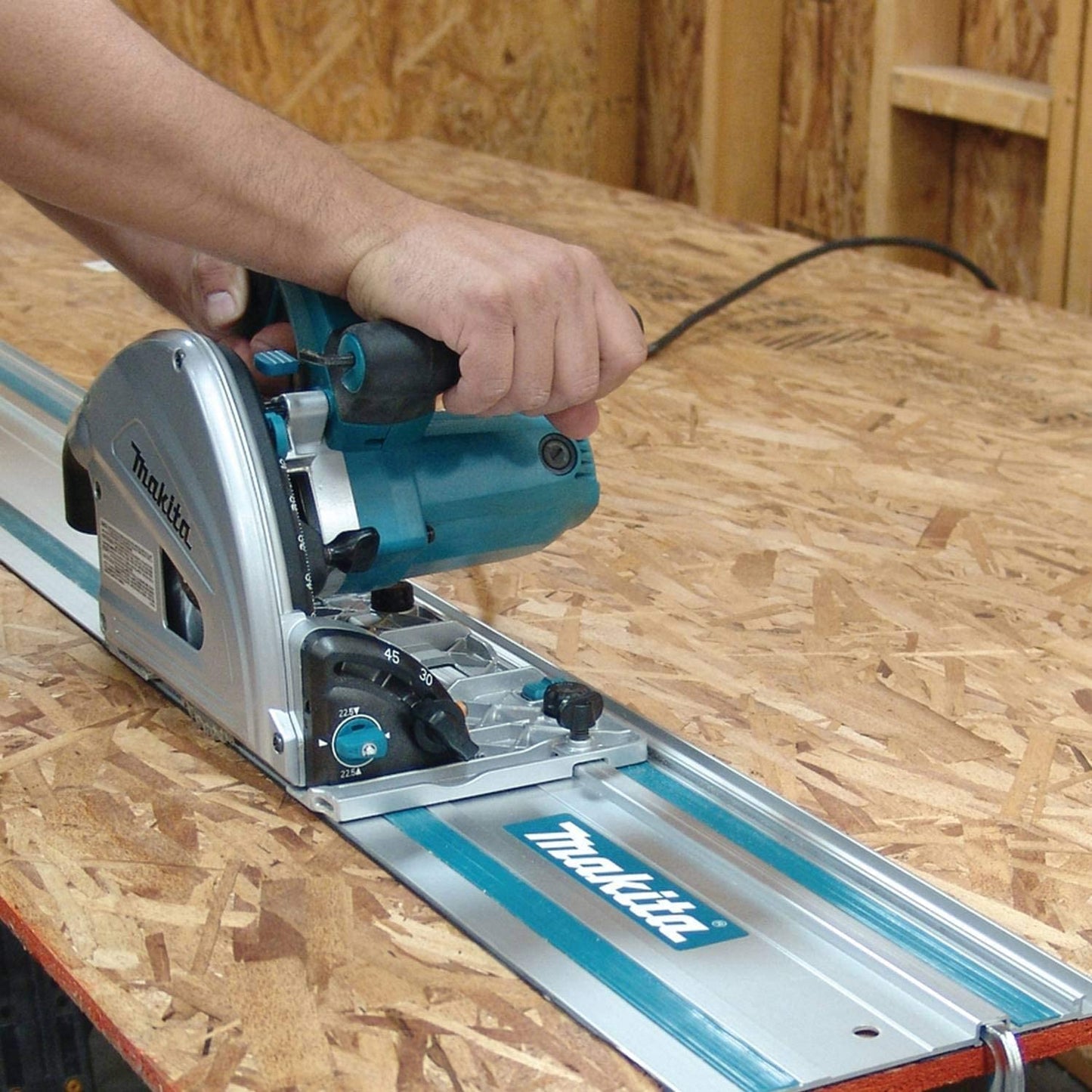 Makita SP6000J1 6 1/2" Plunge Circular Saw Kit, With Stackable Tool Case And 55" Guide Rail