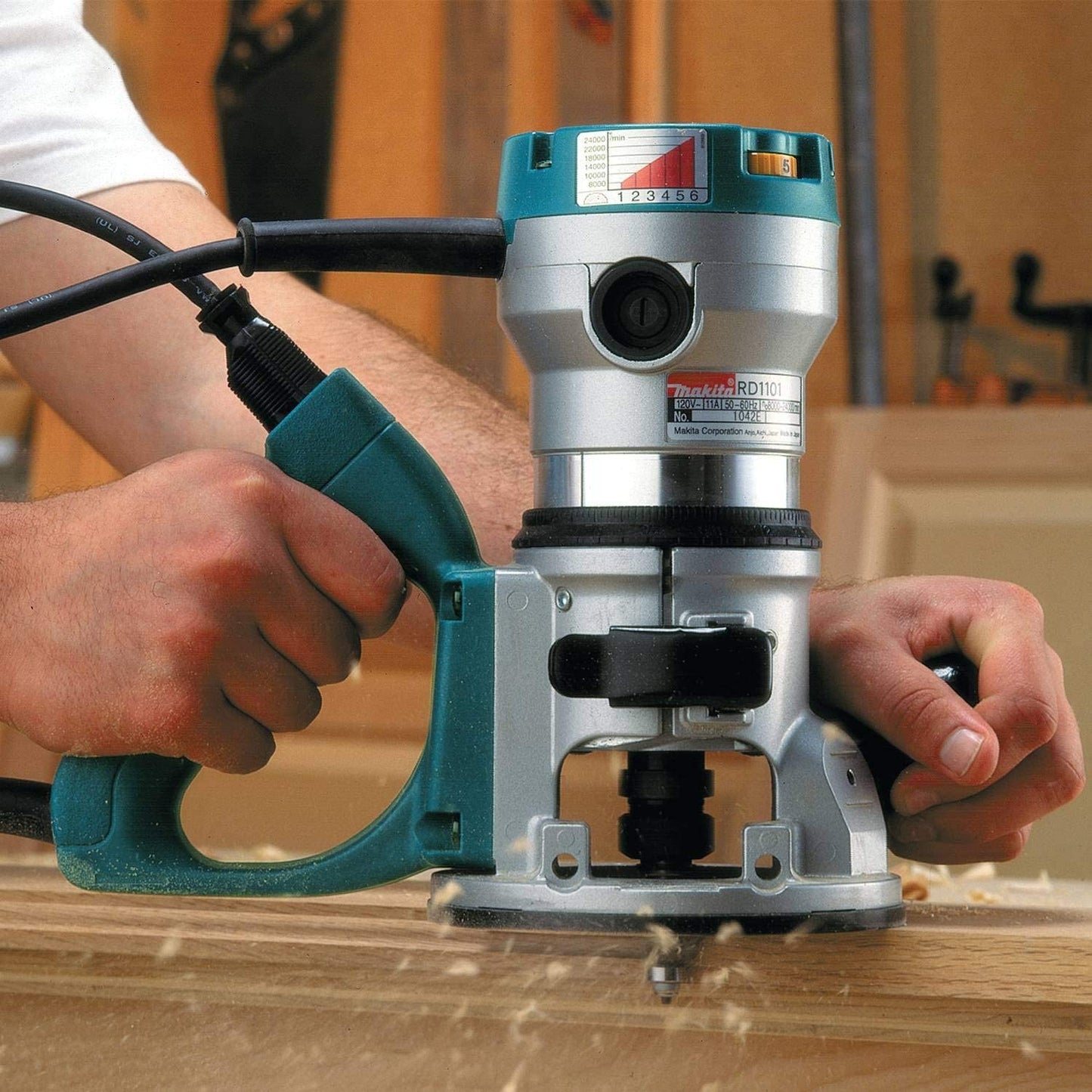 Makita RD1101 2‑1/4 HP* D‑Handle Router