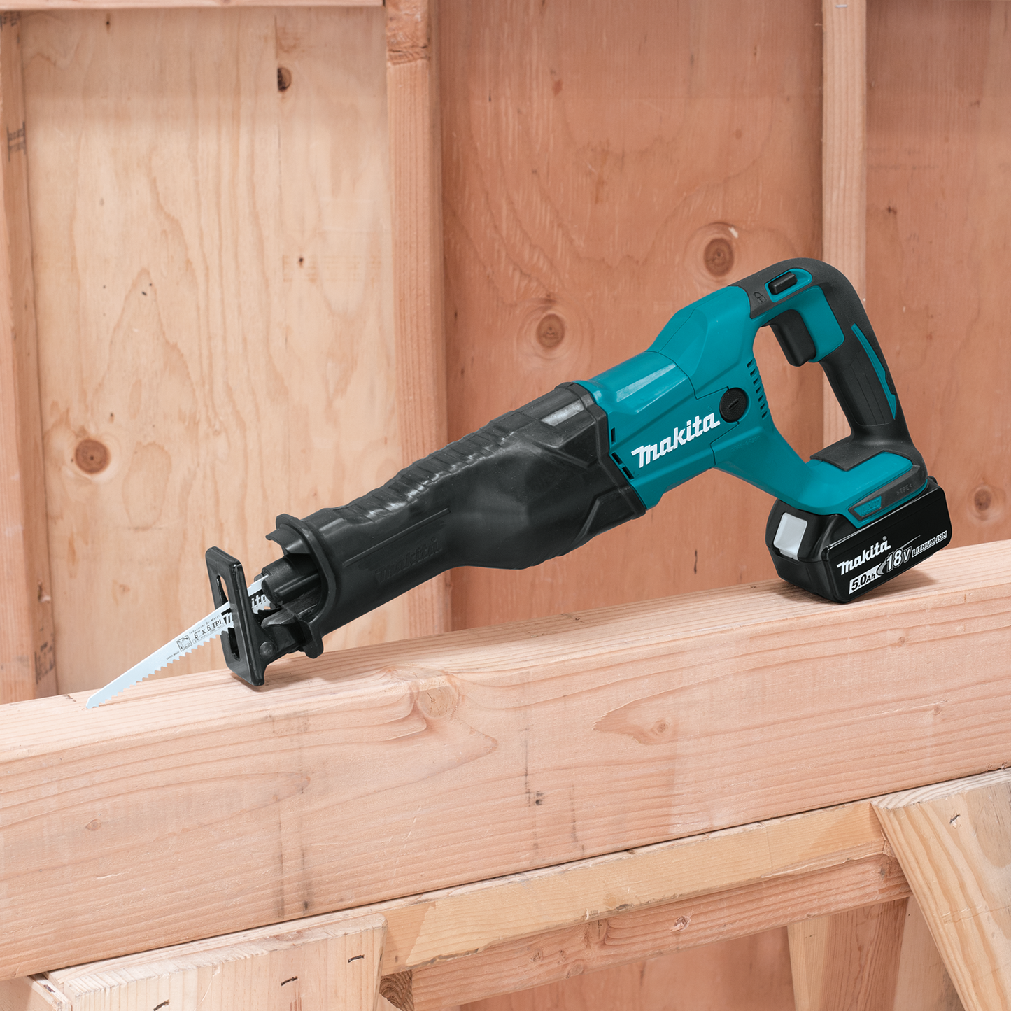 Makita XRJ04T 18V LXT® Lithium‑Ion Cordless Recipro Saw Kit (5.0Ah)