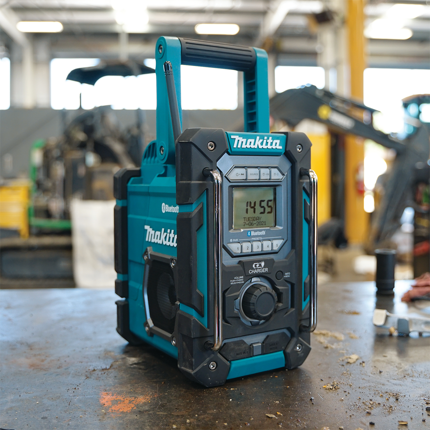 Makita XRM10 18V Lxt® / 12V Max Cxt® Lithiumion Cordless Bluetooth® Job Site Charger / Radio, Tool Only