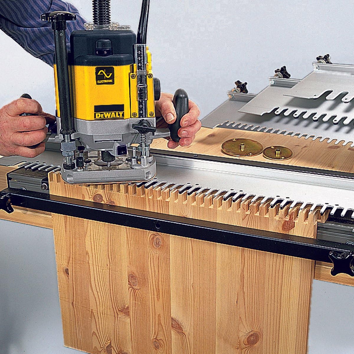 Dewalt DW625 3-Hp Vs Electronic Plunge Router Heavy Duty
