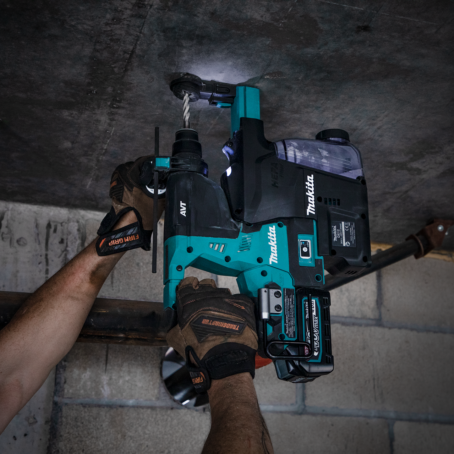 Makita GRH01M1W 40V max XGT® Brushless Cordless 1‑1/8" SDS‑PLUS AVT® Rotary Hammer Kit w/ Dust Extractor, AFT®, AWS® Capable (4.0Ah)