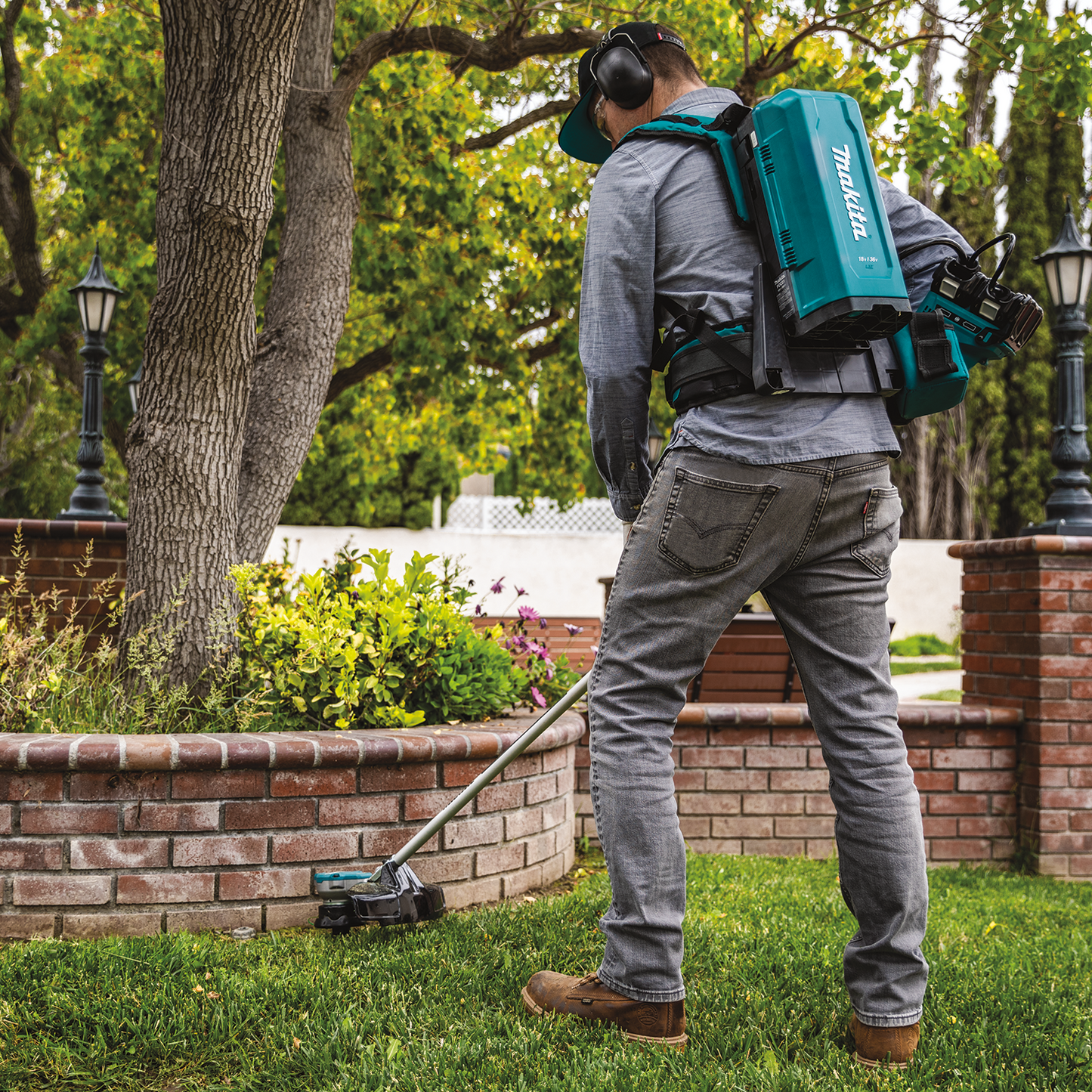Makita PDC01G6 ConnectX™, LXT®, LXT® X2 and XGT® Portable Backpack Power Supply with 6 Batteries (6.0Ah)