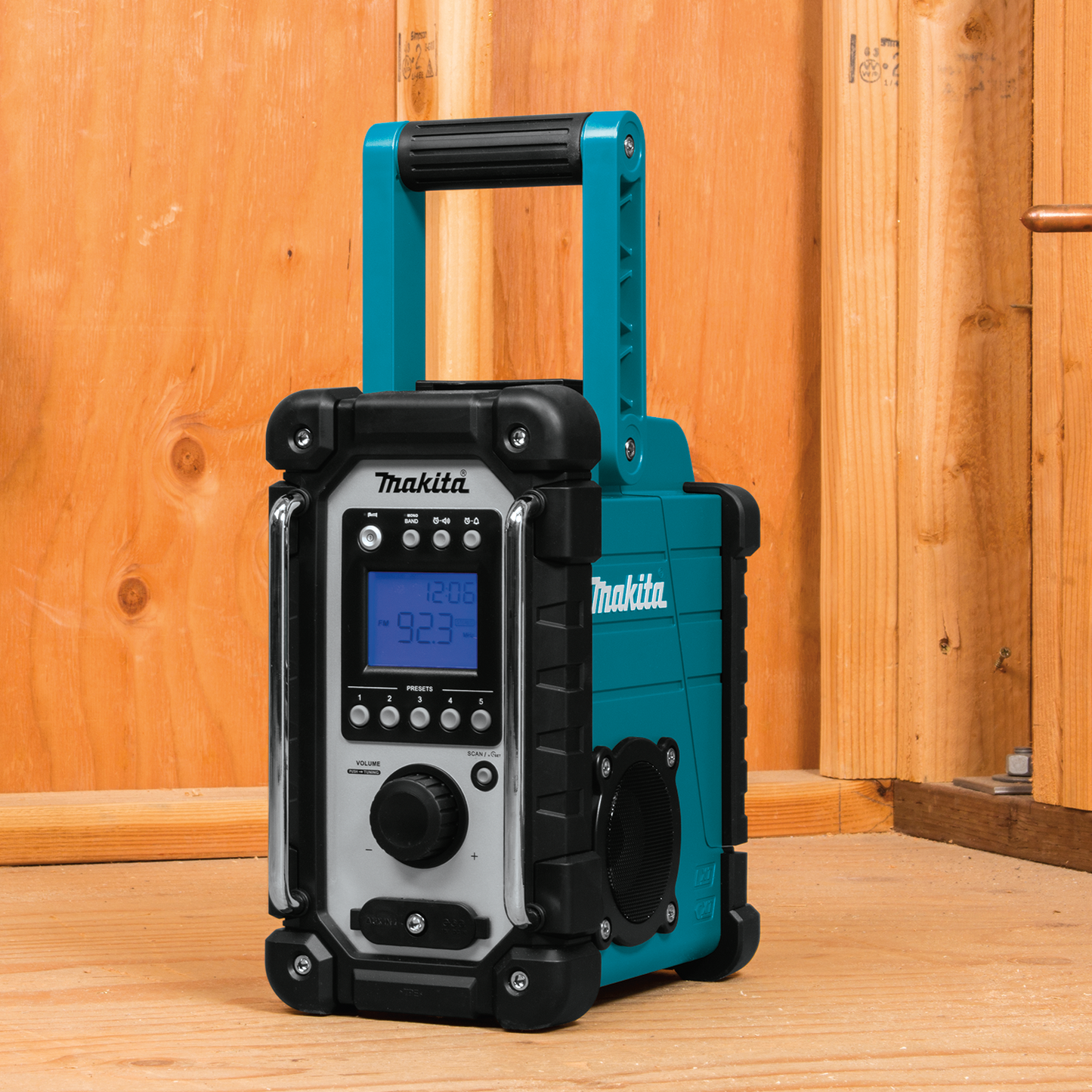 Makita XRM05 18V Lxt® Lithiumion Cordless Job Site Radio, Tool Only