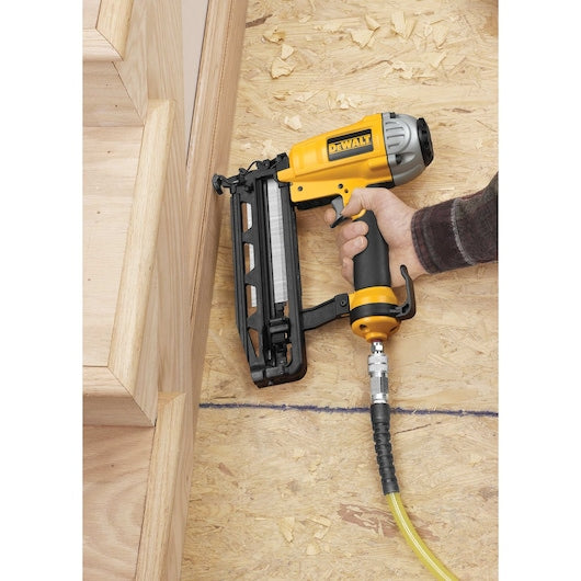 Dewalt D51257K Heavy-Duty 1" - 2-1/2"16Ga Finish Nailer