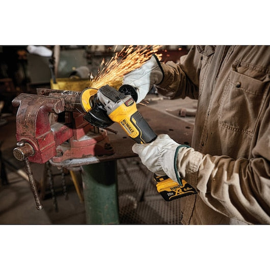 Dewalt DCG413R2 20V Xr Brushless 4.5In Grinder Kit