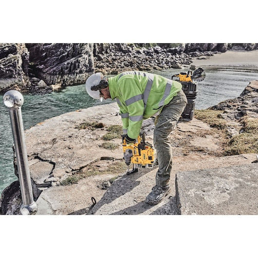 Dewalt DCH293R2 20V Max* 1-1/8 In. Xr® Brushless Cordless Sds Plus L-Shape Rotary Hammer Kit