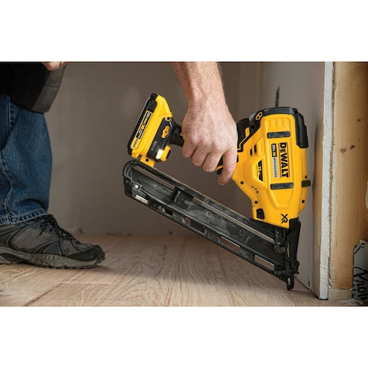 Dewalt DCN650D1 20V Max* Xr® 15 Ga Cordless Angled Finish Nailer Kit