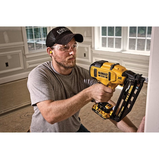 Dewalt DCN660D1 20V Max* Xr® 16 Ga Angled Finish Nailer - Kit