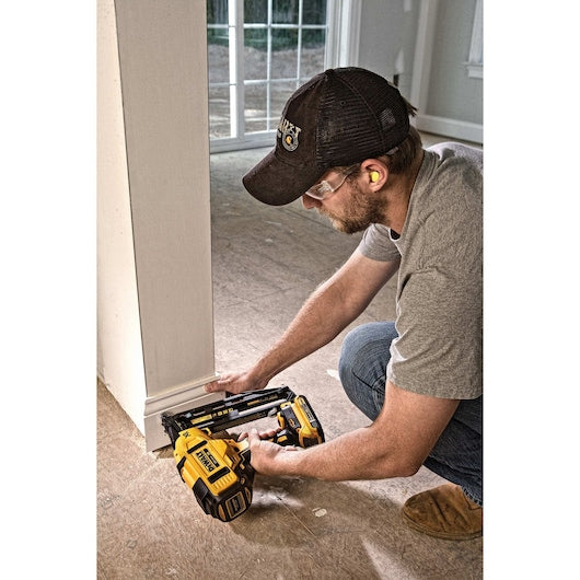 Dewalt DCN660D1 20V Max* Xr® 16 Ga Angled Finish Nailer - Kit