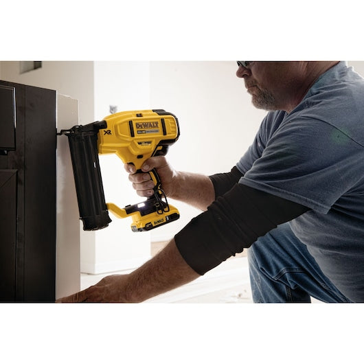 Dewalt DCN680D1 20V Max* Xr® 18 Ga Cordless Brad Nailer Kit