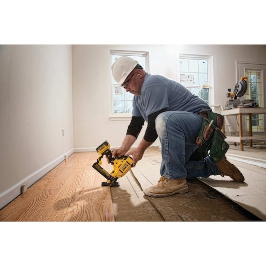 Dewalt DCN682M1 20V Max* Xr® 18 Ga Cordless Flooring Stapler