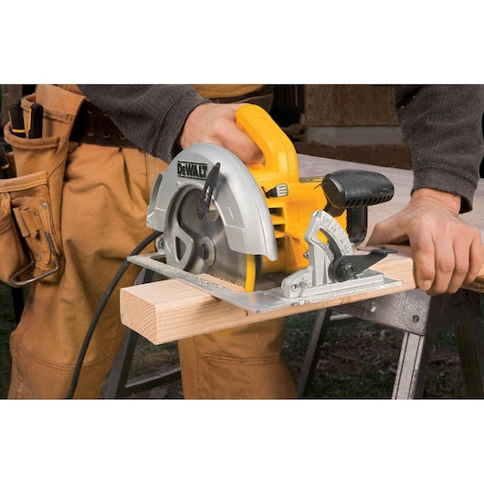 Dewalt DWE575 7-1/4" Heavy Duty Lightweight Circular Saw