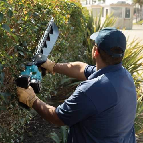 Makita GHU04M1 40V max XGT® Brushless Cordless 24" Single‑Sided Hedge Trimmer Kit (4.0Ah)