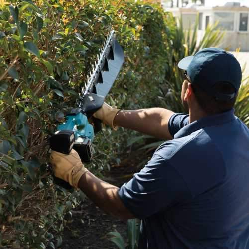 Makita GHU05M1 40V max XGT® Brushless Cordless 30" Single‑Sided Hedge Trimmer Kit (4.0Ah)