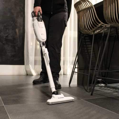 Makita GLC02Z 40V max XGT® Brushless Cordless 4‑Speed Compact Stick Vacuum, w/ Dust Bag, Tool Only