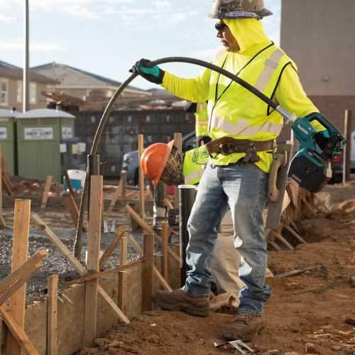 Makita GRV01Z 40V max XGT® Brushless Cordless 5‑1/2' Concrete Vibrator, Tool Only