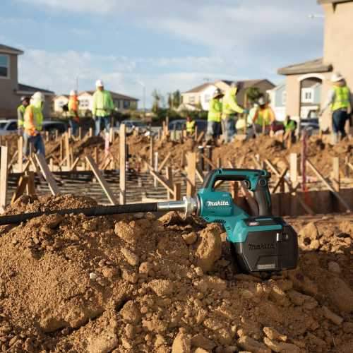 Makita GRV01Z 40V max XGT® Brushless Cordless 5‑1/2' Concrete Vibrator, Tool Only