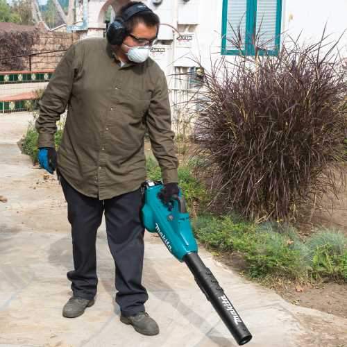 Makita XBU02PT1 36V (18V X2) LXT® Brushless Blower Kit with 4 Batteries (5.0Ah)