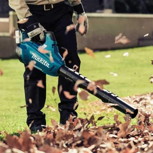 Makita XBU02PT1 36V (18V X2) LXT® Brushless Blower Kit with 4 Batteries (5.0Ah)