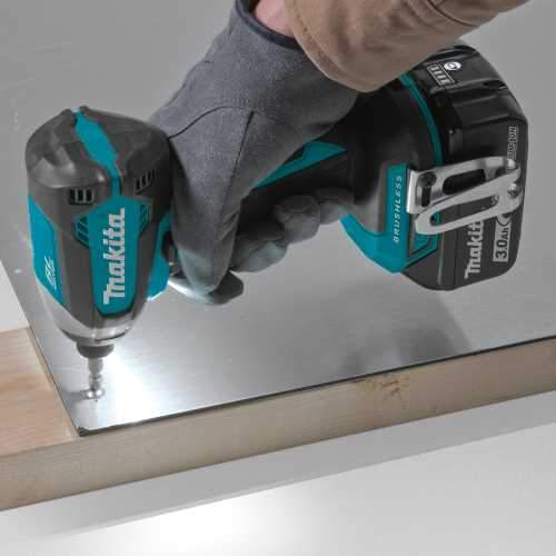 Makita XDT131 18V LXT® Lithium‑Ion Brushless Cordless Impact Driver Kit (3.0Ah)