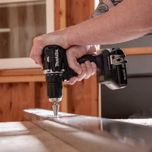 Makita XFD15SY1B 18V LXT® Lithium‑Ion Sub‑Compact Brushless Cordless 1/2" Driver‑Drill Kit (1.5Ah)