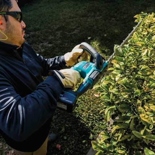 Makita XHU09M1 18V LXT® Lithium‑Ion Brushless Cordless 24" Hedge Trimmer Kit (4.0Ah)