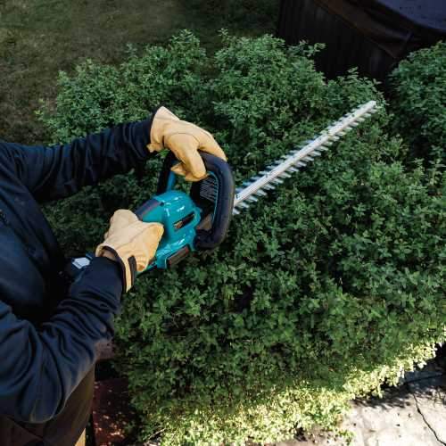 Makita XHU09M1 18V LXT® Lithium‑Ion Brushless Cordless 24" Hedge Trimmer Kit (4.0Ah)
