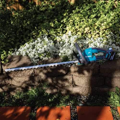 Makita XHU09M1 18V LXT® Lithium‑Ion Brushless Cordless 24" Hedge Trimmer Kit (4.0Ah)