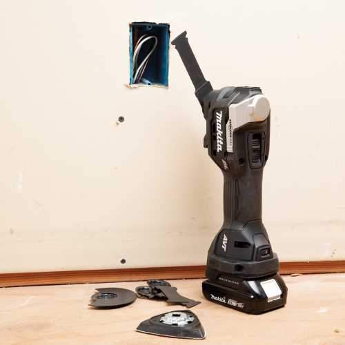 Makita XMT04R1B 18V LXT® Lithium‑Ion Sub‑Compact Brushless Cordless StarlockMax® Oscillating Multi‑Tool Kit (2.0Ah)