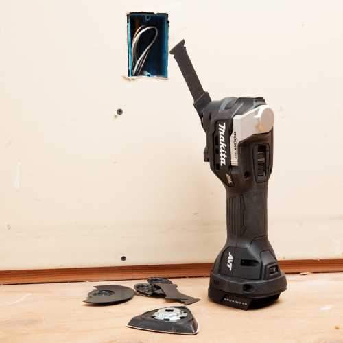 Makita XMT04R1B 18V LXT® Lithium‑Ion Sub‑Compact Brushless Cordless StarlockMax® Oscillating Multi‑Tool Kit (2.0Ah)