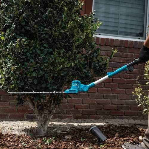 Makita XNU05SM1 18V LXT® Lithium‑Ion Cordless 18" Telescoping Articulating Pole Hedge Trimmer Kit (4.0Ah)