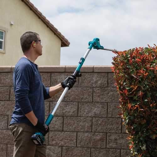 Makita XNU05SM1 18V LXT® Lithium‑Ion Cordless 18" Telescoping Articulating Pole Hedge Trimmer Kit (4.0Ah)