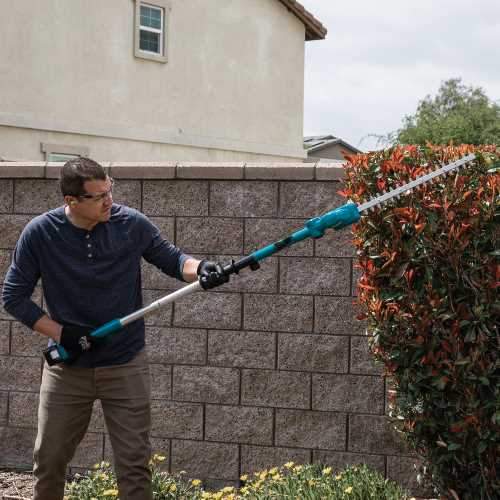 Makita XNU05SM1 18V LXT® Lithium‑Ion Cordless 18" Telescoping Articulating Pole Hedge Trimmer Kit (4.0Ah)