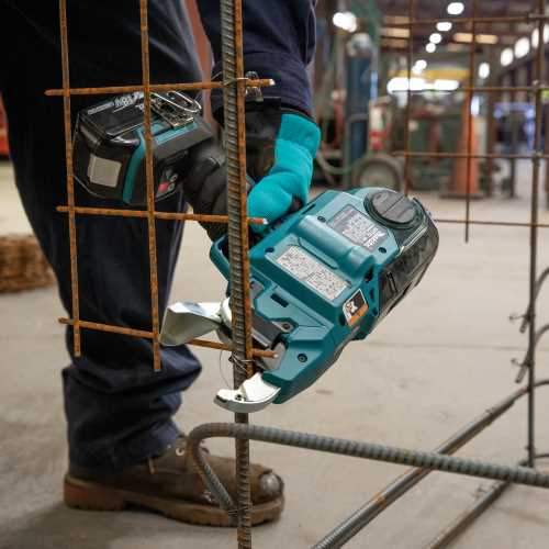 Makita XRT02TK 18V LXT® Lithium‑Ion Brushless Cordless Deep Capacity Rebar Tying Tool Kit (5.0Ah)