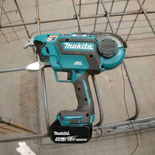 Makita XRT02TK 18V LXT® Lithium‑Ion Brushless Cordless Deep Capacity Rebar Tying Tool Kit (5.0Ah)