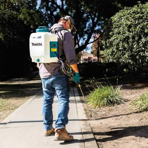 Makita XSU01SM1 18V LXT® Lithium‑Ion Cordless 2.6 Gallon Backpack Sprayer Kit (4.0Ah)