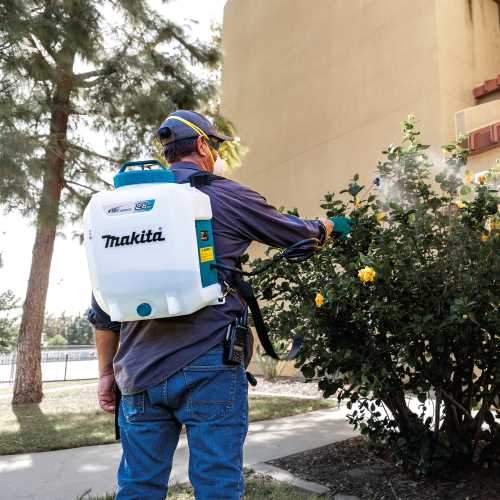 Makita XSU01SM1 18V LXT® Lithium‑Ion Cordless 2.6 Gallon Backpack Sprayer Kit (4.0Ah)