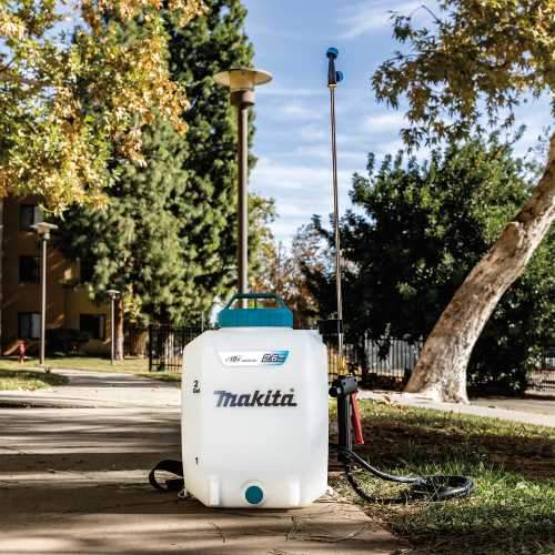 Makita XSU01SM1 18V LXT® Lithium‑Ion Cordless 2.6 Gallon Backpack Sprayer Kit (4.0Ah)