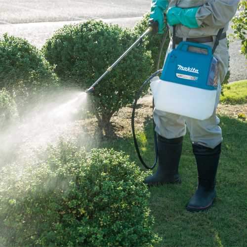 Makita XSU03SM1 18V LXT® Lithium‑Ion Cordless 1.3 Gallon Sprayer Kit (4.0Ah)