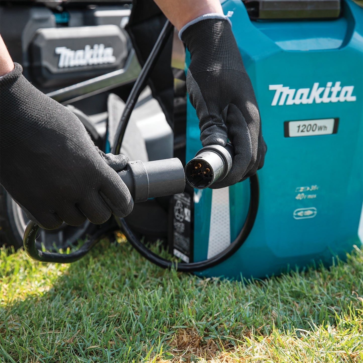 Makita PDC1200A01 ConnectX™ 1,200Wh Portable Backpack Power Supply