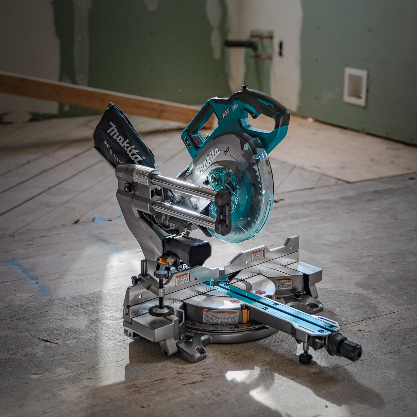 Makita GSL02M1 40V max XGT® Brushless Cordless 8‑1/2" Dual‑Bevel Sliding Compound Miter Saw Kit, AWS® Capable (4.0Ah)